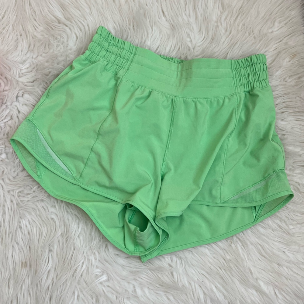 Lululemon High Rise Hotty Hot Shorts 6 Scream Green Light
